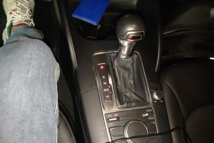 Used Audi A3 2014 Limousine 40 TFSI S line Comfort Model