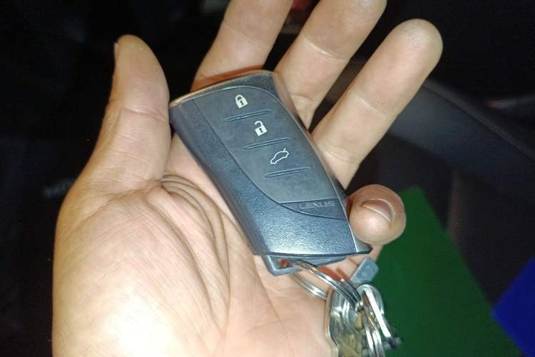 Used Lexus ES 2018 300h Premier Edition China VI Standard