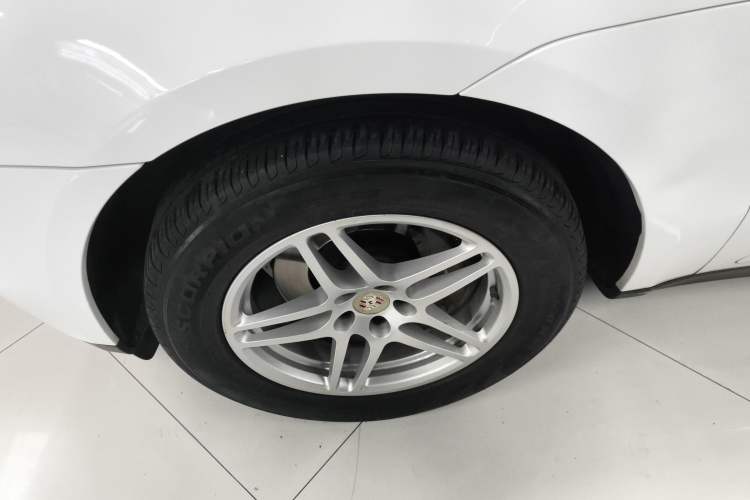 Used Porsche Macan 2017 Macan 2.0T Left Front Wheel Hub