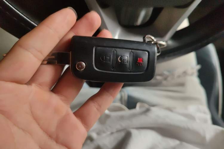 Used Foton Toano 2023 Joy Elephant Multi-Function Model Cummins 2.8T Manual Transmission Long Wheelbase Mid-Roof Design Rear Single Tire—Available in 5/6/7/9-Seater Configurations