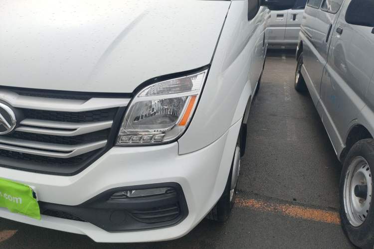 Used SAIC MAXUS Xintu V80 2023 2.0T Manual Classic City Delivery King Short Wheelbase Mid-Roof 3-Seater