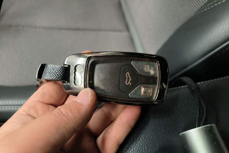 Used Audi Q5L 2018 45 TFSI Prestige Fashion Edition China V Emission Standard Vehicle Key