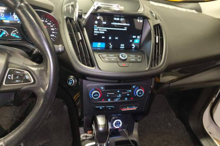 Used Ford Kuga 2018 Facelifted EcoBoost 180 Two-Wheel Drive Luxury Wing Edition Audio And AC Panel