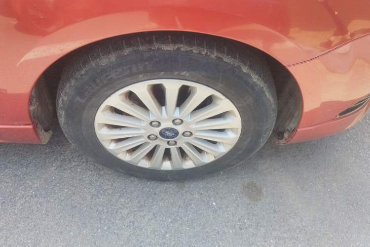 Used Ford Focus 2013 Hatchback Classic 1.8L Manual Fashion Edition Right Front Wheel Hub