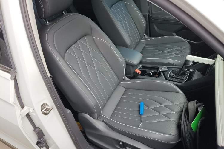 Used Volkswagen Tiguan L 2022 330TSI Automatic Two-Wheel Drive Smart Edition Right Front Seat