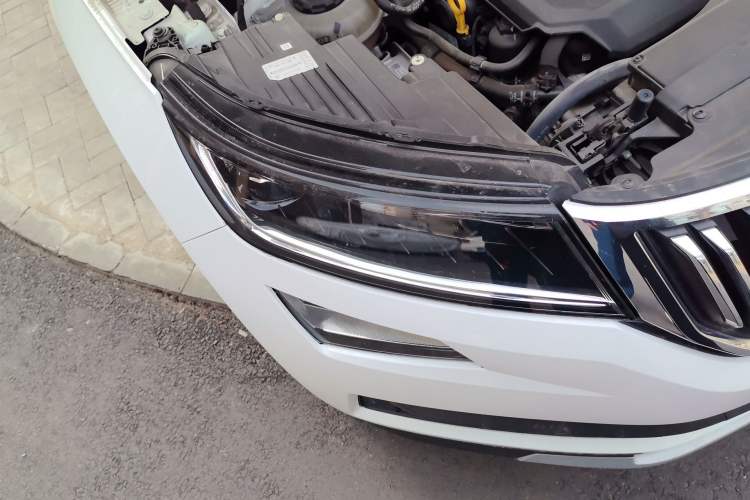 Used Skoda Kodiaq 2020 TSI330 5-Seat Two-Wheel Drive Deluxe Enjoyment Edition Right Front Headlight