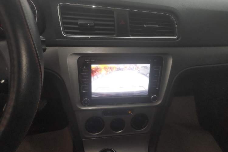 Used Volkswagen Lavida 2013 Restyled Classic 1.6L Manual Comfort Edition
