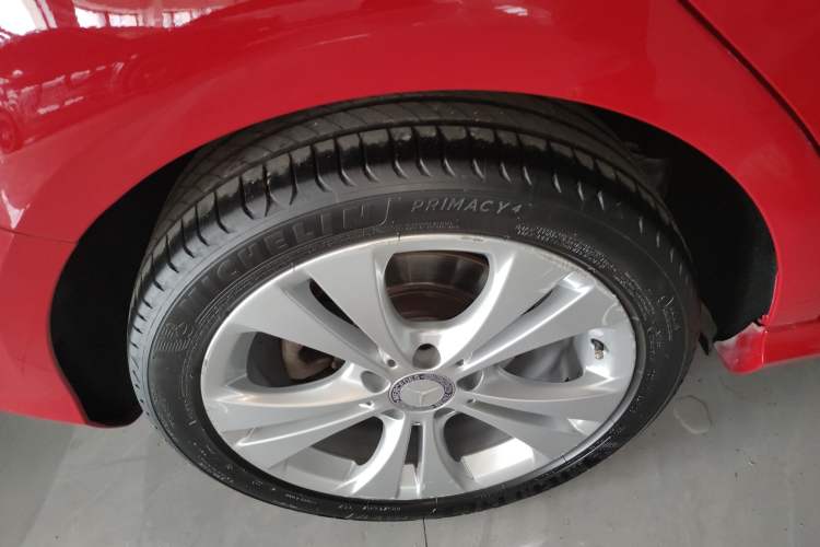 Used Mercedes-Benz B-Class 2015 B 200 Sport Edition Right Rear Wheel Hub