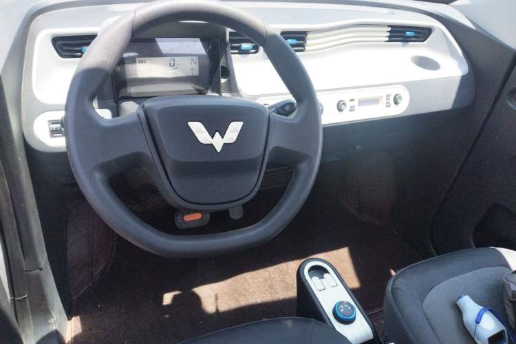Used Wuling Hongguang MINIEV 2022 Macaron Fashion Edition Lithium-Nickel-Cobalt-Alpha-oxide Center Console