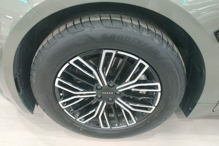 Used Zeekr 001 2025 WE Edition 100 kWh Rear-Wheel Drive
