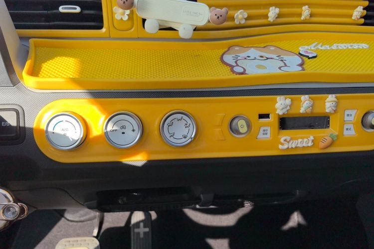 Used Wuling Hongguang MINIEV 2022 Macaron Premium Model – Lithium Iron Phosphate Audio And AC Panel