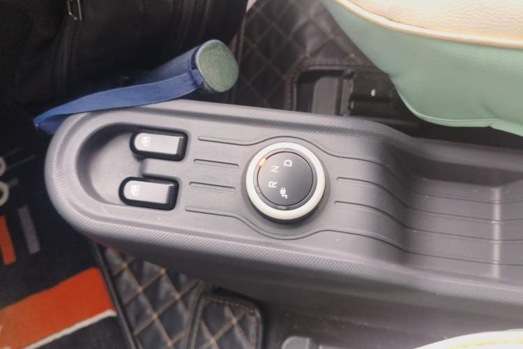 Used Wuling Hongguang MINIEV 2021 Macaron Premium Model – Lithium-NMC Gear Lever