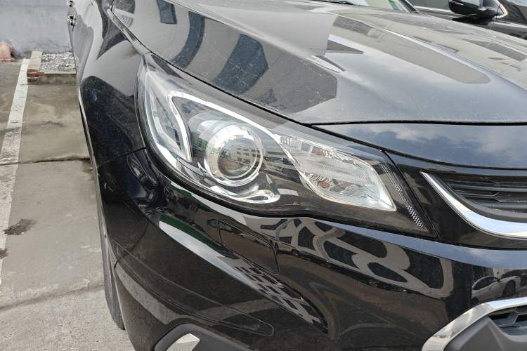 Used Chevrolet Malibu 2018 530T Automatic Luxury Edition Right Front Headlight