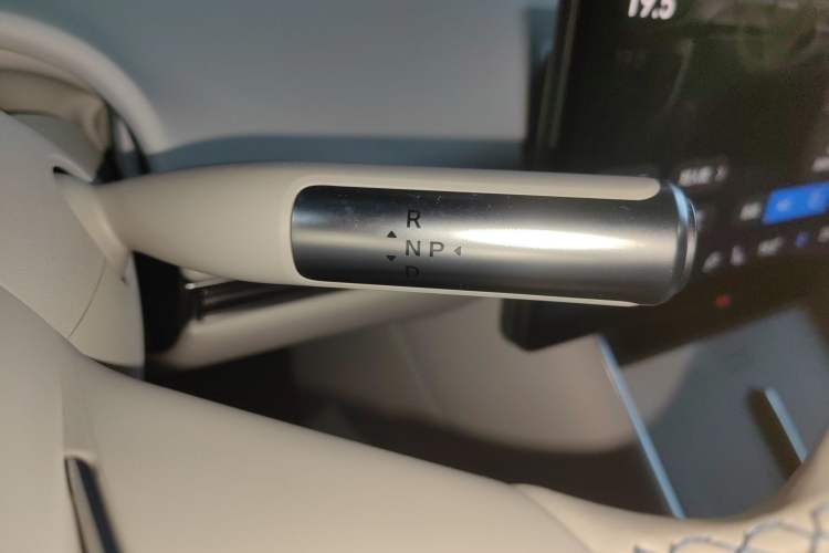 Used Hima Luxeed S7 2025 705 km Max Gear Lever