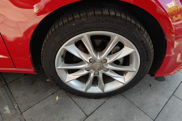 Used Audi A3 2018 30th Anniversary Edition Sportback 35 TFSI Ambition Model Right Front Wheel Hub