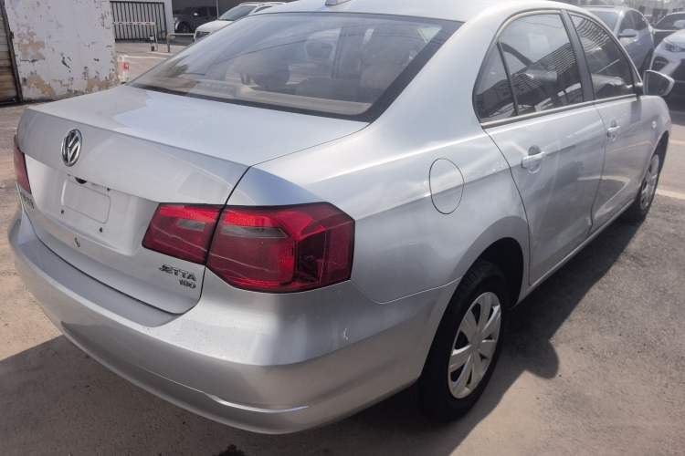 Used Volkswagen Jetta 2015 Value Edition 1.6L Manual Fashionable Style
