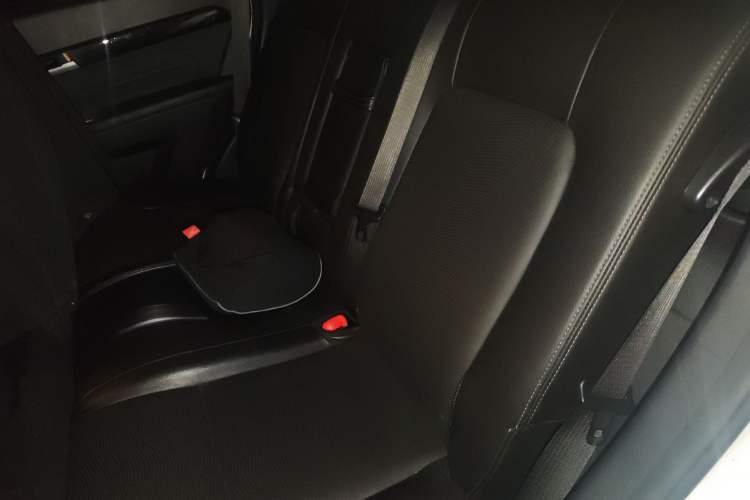 Used Chevrolet Captiva 2015 2.4L 4x4 Flagship Edition 7-Seater
