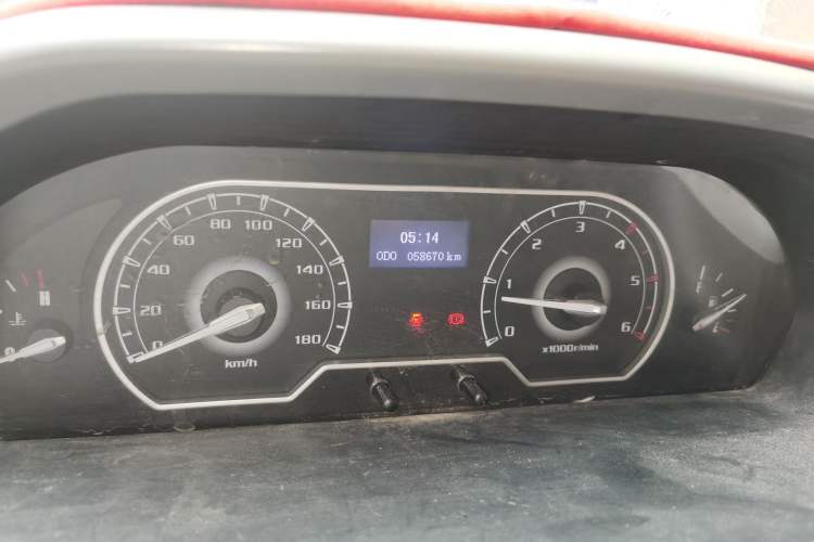 Used SAIC MAXUS Xintu V80 2020 2.5T Manual Classic City Delivery King Short Wheelbase Mid-Roof Design 2/3 Seats