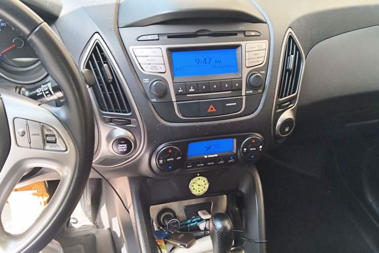 Used Hyundai ix35 2013 2.0L Automatic Two-Wheel Drive Smart GLS China IV Standard