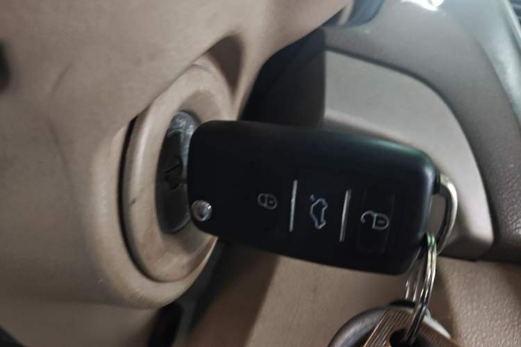 Used Nissan Sylphy 2016 Classic 1.6XE Manual Comfort Edition Vehicle Key