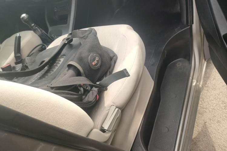 Used FORTHING Lingzhi 2022 M5L 1.6L Utility Model 7 Seats
