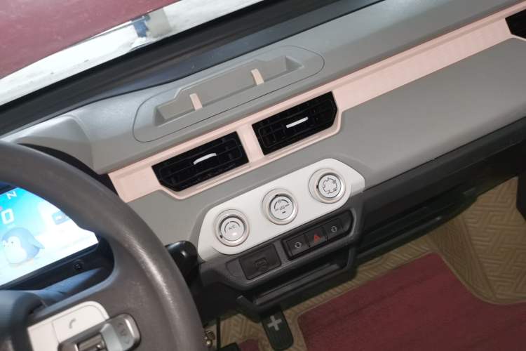 Used Chery New Energy QQ Ice Cream 2022 120km Conical Shape Lithium Iron Phosphate