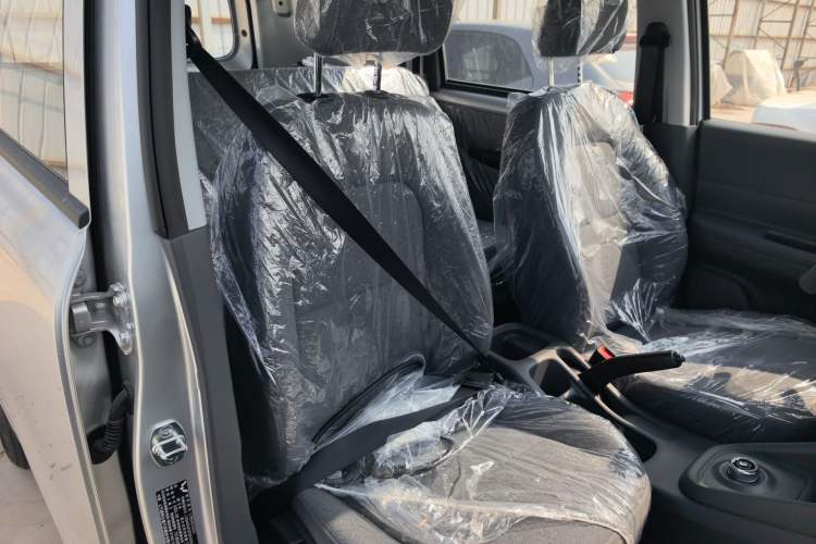 Used Wuling Hongguang New Energy 2024 All-Electric Model 300KM Standard Version Right Front Seat