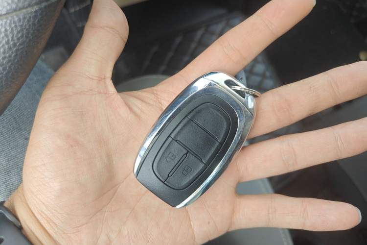 Used SAIC MAXUS V90 RV 2021 2.0T Lifestyle V90 Self-Propelled Class C RV Deluxe Version with Large Front Overhead Bed
