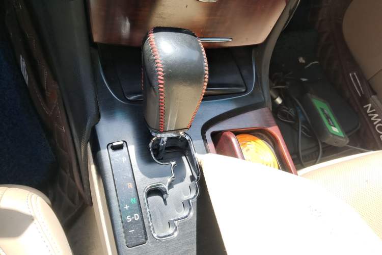 Used Toyota Crown 2010 2.5L Royal Leather Sunroof Edition Gear Lever