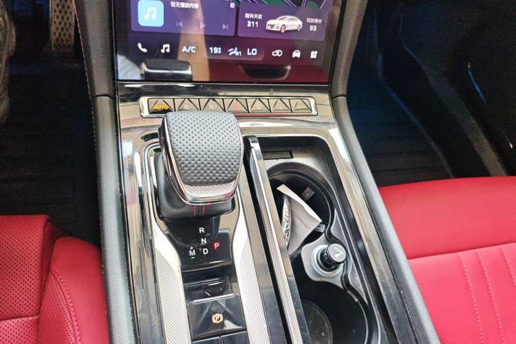 Used Hongqi H6 2024 2.0T ZhiMei Edition Gear Lever