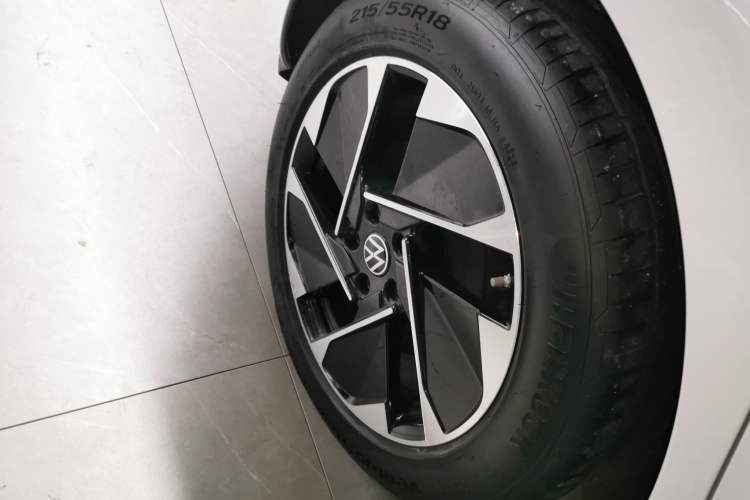 Used Volkswagen ID.3 2025 Smart Model Outstanding Oxygen Edition Right Rear Wheel Hub