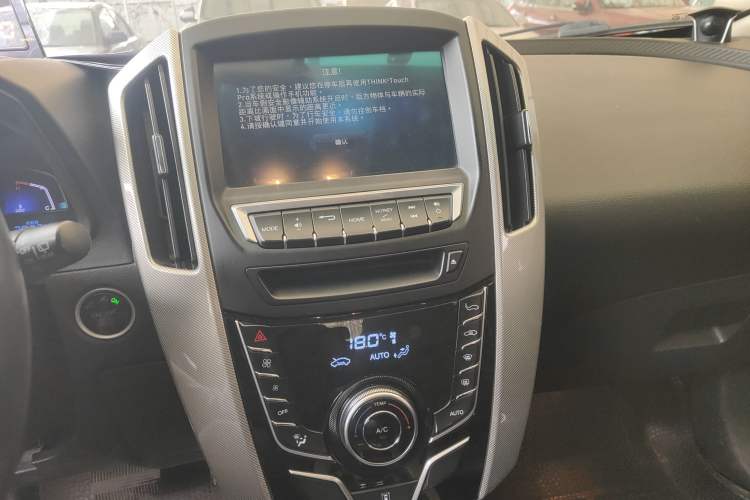 Used Luxgen U6 SUV 2015 1.8T ZhiZun Model Audio And AC Panel