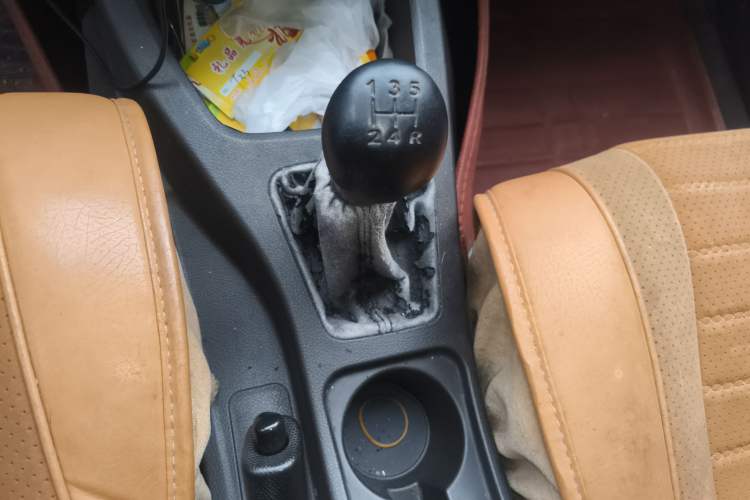 Used Wuling Rongguang V 2016 1.5L Practical Version Non-Power-Assisted Gear Lever