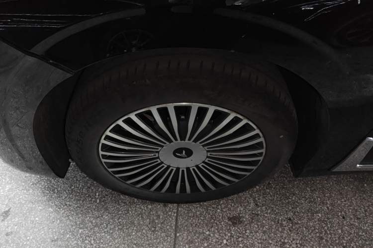 Used VOYAH Dream 2025 PHEV Four-Wheel Drive Excellence Kunpeng Edition
