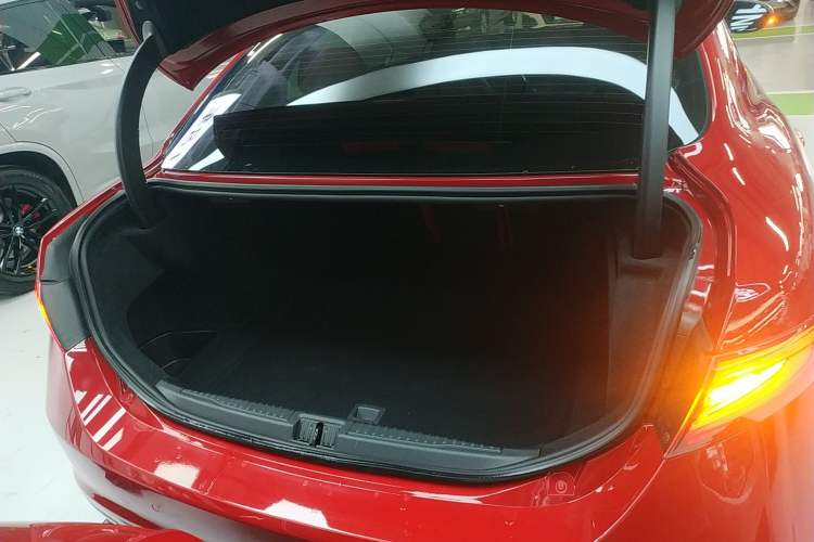 Used Alfa Romeo Giulia 2017 2.0T 280HP Luxury Edition
