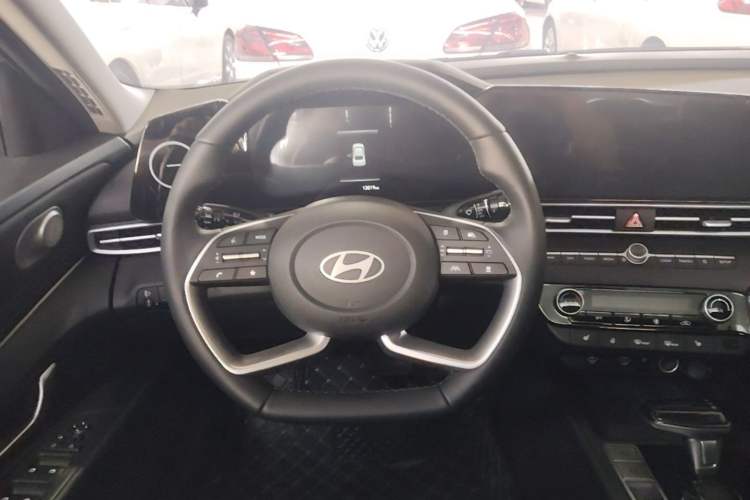 Used Hyundai Elantra 2023 1.5L CVT LUX Prestige Edition