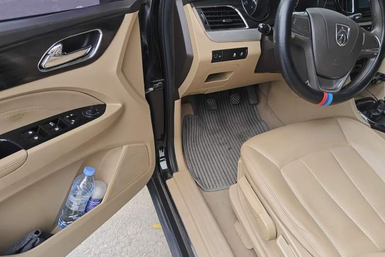 Used Baojun 730 2016 1.5T Manual Comfort Version 7 Seats