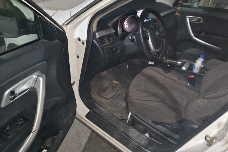 Used Bestune X80 2013 2.0L automatic comfort version
