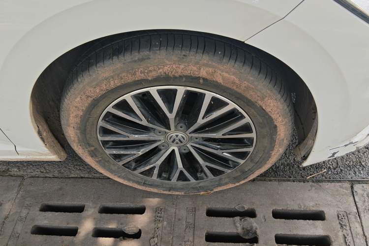 Used Volkswagen Sagitar 2019 280TSI DSG Comfort Version China VI Standard Right Front Wheel Hub