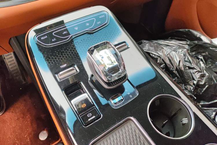 Used FORTHING Xinghai V9 2024 1.5TD 200km Qingyunti Series Premium Version Gear Lever