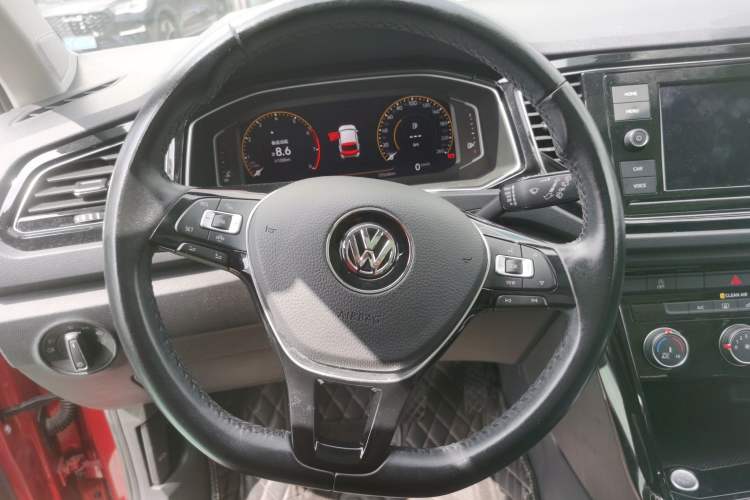 Used Volkswagen T-ROC 2019 280TSI DSG Two-Wheel Drive Comfort Version China VI Standard
