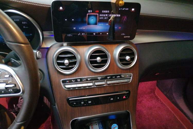 Used Mercedes-Benz GLC 2020 GLC 300 L 4MATIC Luxury Model Audio And AC Panel