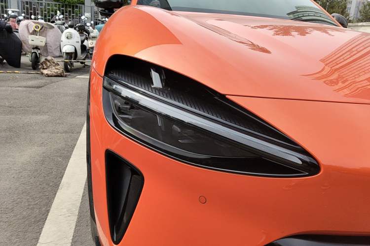 Used Xiaomi Auto YU7 2025 Ultra-Long Range Rear-Wheel Drive Version Right Front Headlight