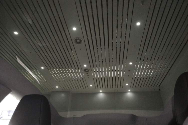 Used Tesla Model Y 2025 Rear-Wheel-Drive Version