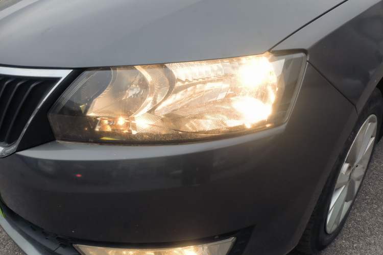 Used Skoda Rapid 2015 1.6L Automatic Smart Selection Model