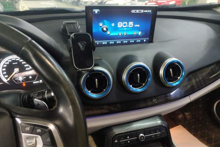 Used Wey VV7 2017 2.0T Ultra-Luxury Version Audio And AC Panel