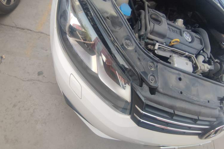 Used Volkswagen Touran 2014 1.4T DSG 30th Anniversary Edition Right Front Headlight