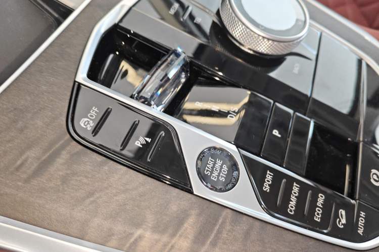 Used BMW X5 2023 xDrive 30Li Luxury M Sport Night Edition Package Gear Lever