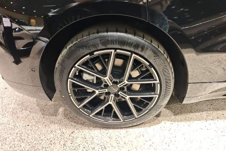 Used Zeekr 001 2026 Model 103° Rear-Drive Max Version Right Rear Wheel Hub