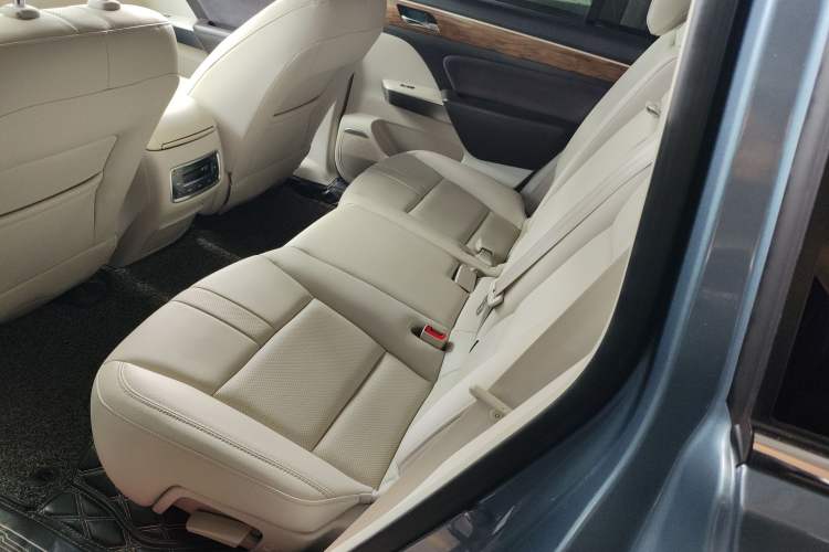 Used GAC Trumpchi GS8 2017 320T Two-Wheel Drive Luxury Smart Connectivity Version (7 Seats)